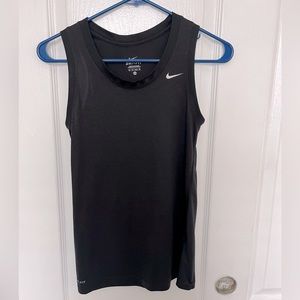 Woman’s Nike Dri fit tank xs